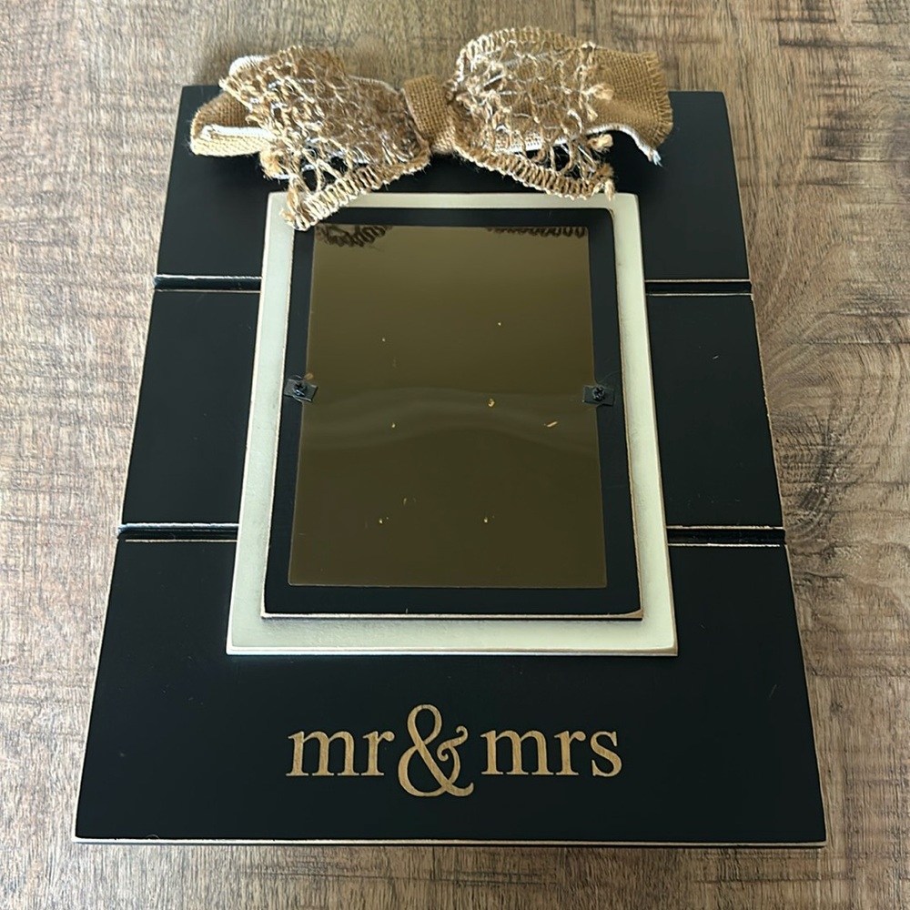 Mud Pie Mr & Mrs picture frame with bow